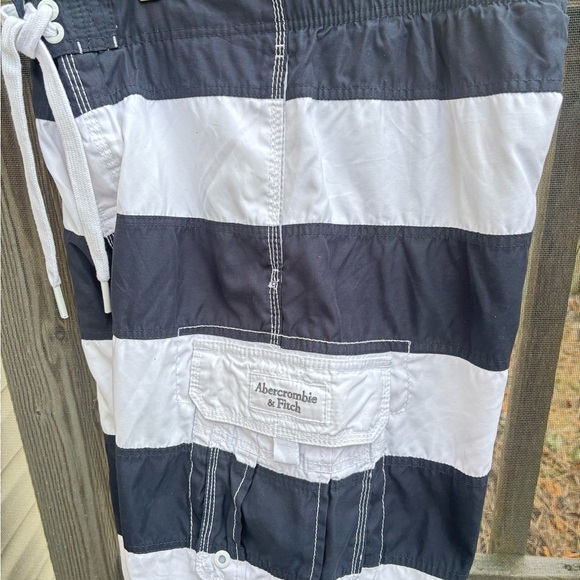 Abercrombie & fitch navy and white with a drawstring waist and cargo pockets - Picture 7 of 10
